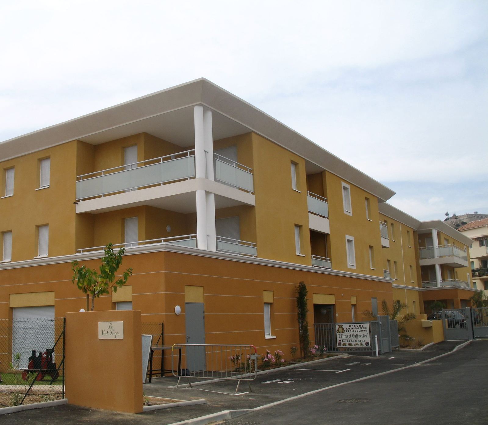 Résidence Le Vert Logis à Six-Fours-les-Plages, façades ocre
